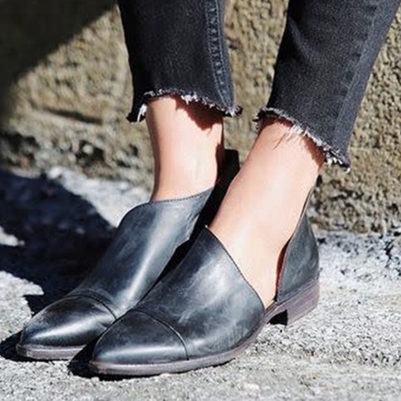 Free People Shoes - FREE PEOPLE Black Leather Royale Pointed Toe Flat